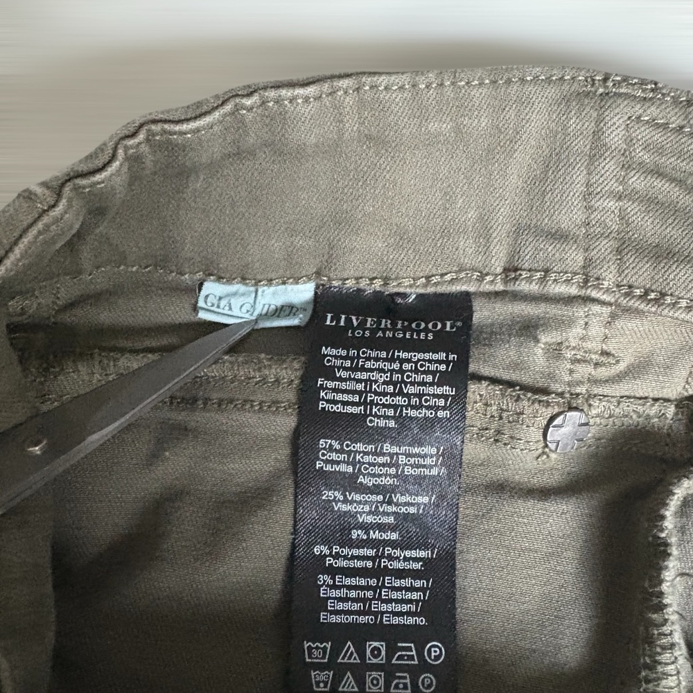 Women’s Liverpool Gia Glider Pull On Stretch Jeans size 10/30 Aloe Green - Picture 6 of 6